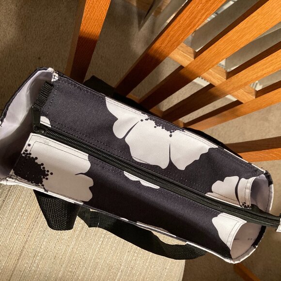 Thirty-One Zip Top Tall Tote Poppy Black & White Retired Bag - Picture 10 of 16